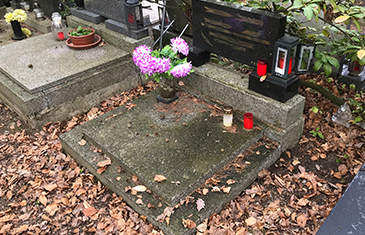 Urnový hrob - Triquetra